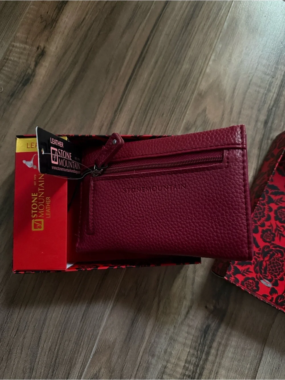 NWT Stone Mountain Red and Black Decorative Leather Wallet with Box